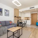 Aleja Solidarnosci 60b With Ac & Balcony By Renters وارسو