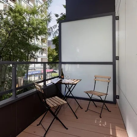 Aleja Solidarnosci 60b With Ac & Balcony By Renters דירה *