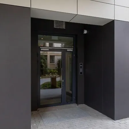 Daire Aleja Solidarnosci 60b With Ac & Balcony By Renters *